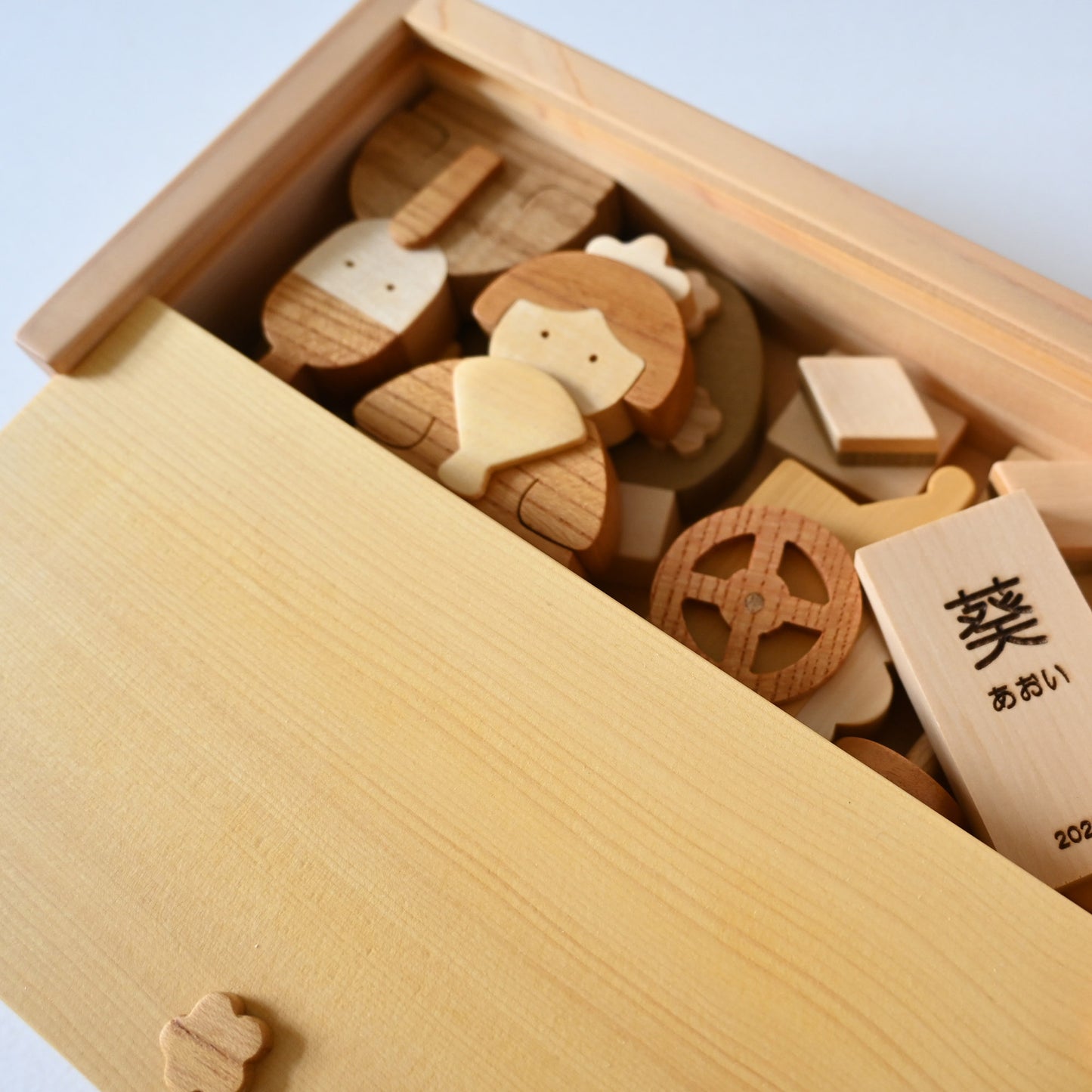 ひな人形☆コンパクトに収納できる木製雛人形