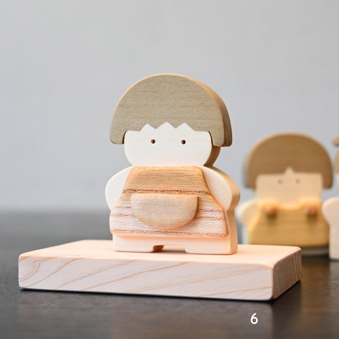 かわいい木のお人形