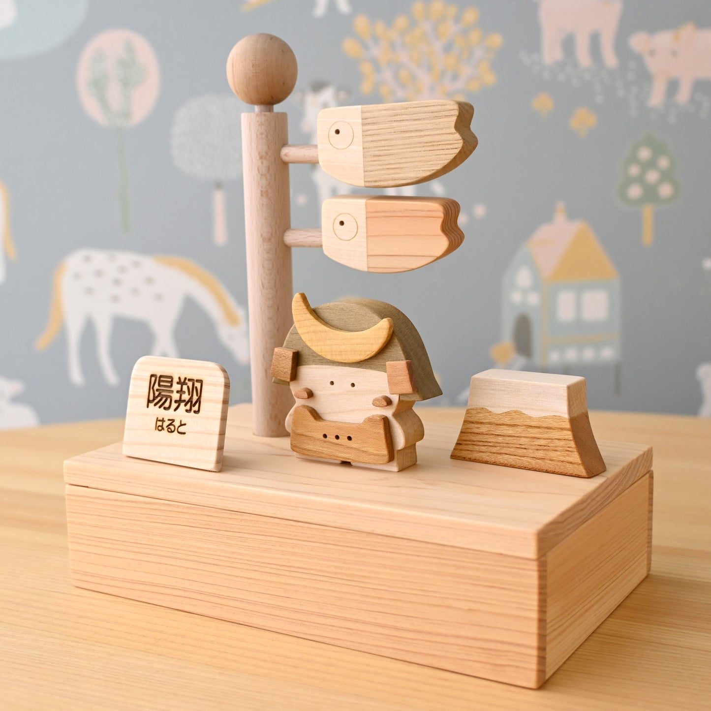 予約受付中 7月初旬完成予定|木のおもちゃ作家の木製コンパクト兜飾り|初節句・こどもの日のお祝い