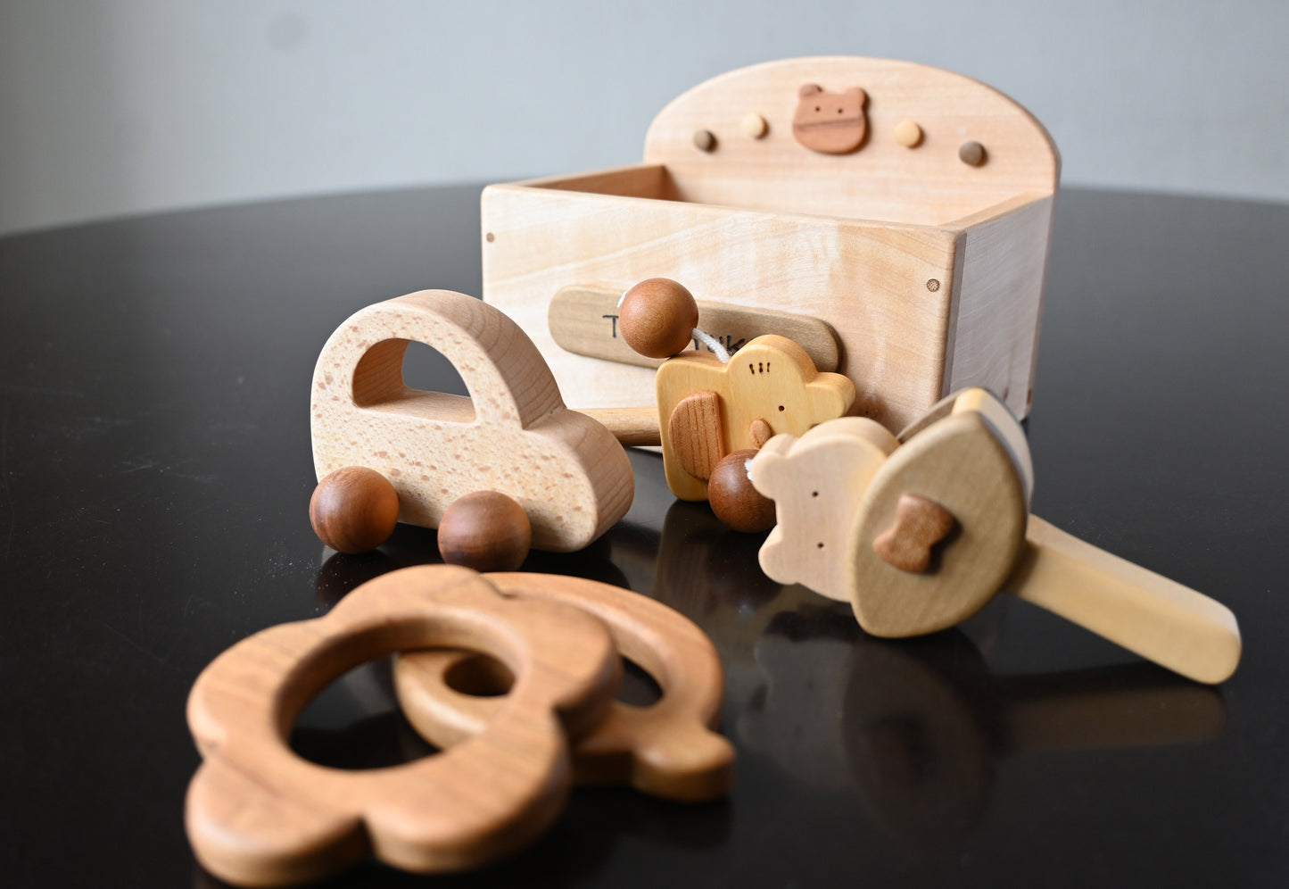 赤ちゃんのための木のおもちゃセット