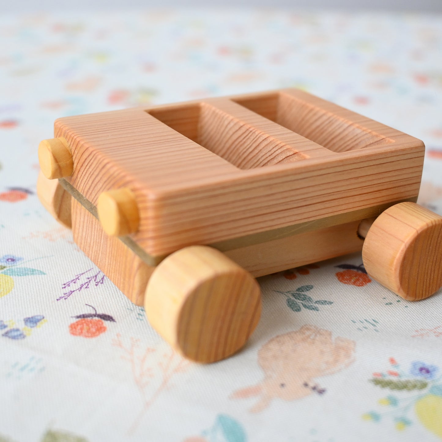 木のドールハウス