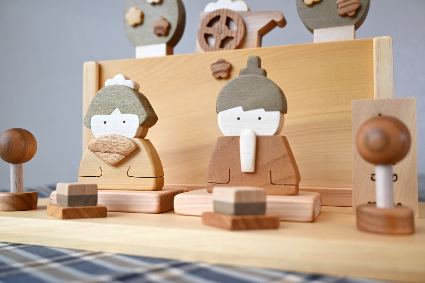 2023年新作雛人形　「日本の美しい木材で作る雛人形」