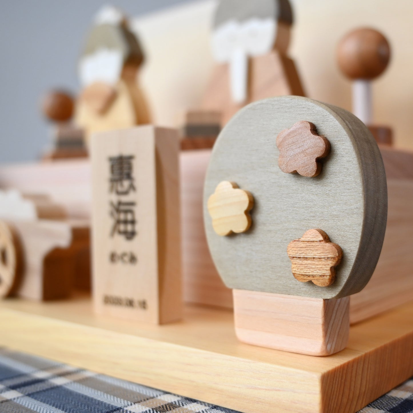 2023年新作雛人形　「日本の美しい木材で作る雛人形」