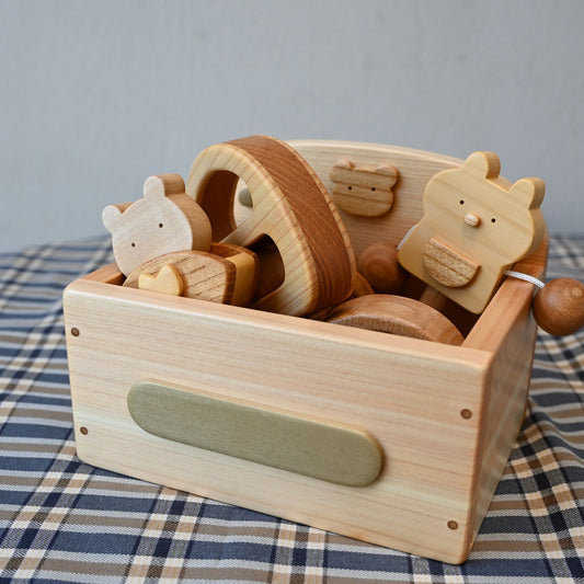 赤ちゃんのための木のおもちゃセット
