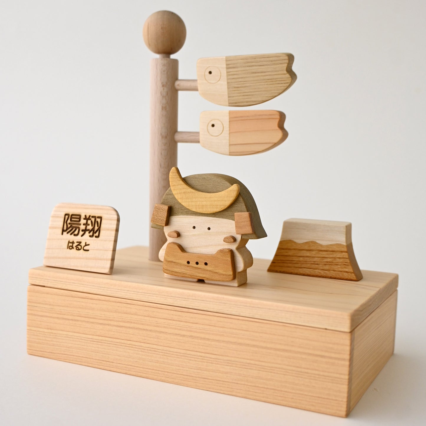 予約受付中　7月初旬完成予定｜木のおもちゃ作家の木製コンパクト兜飾り｜初節句・こどもの日のお祝い