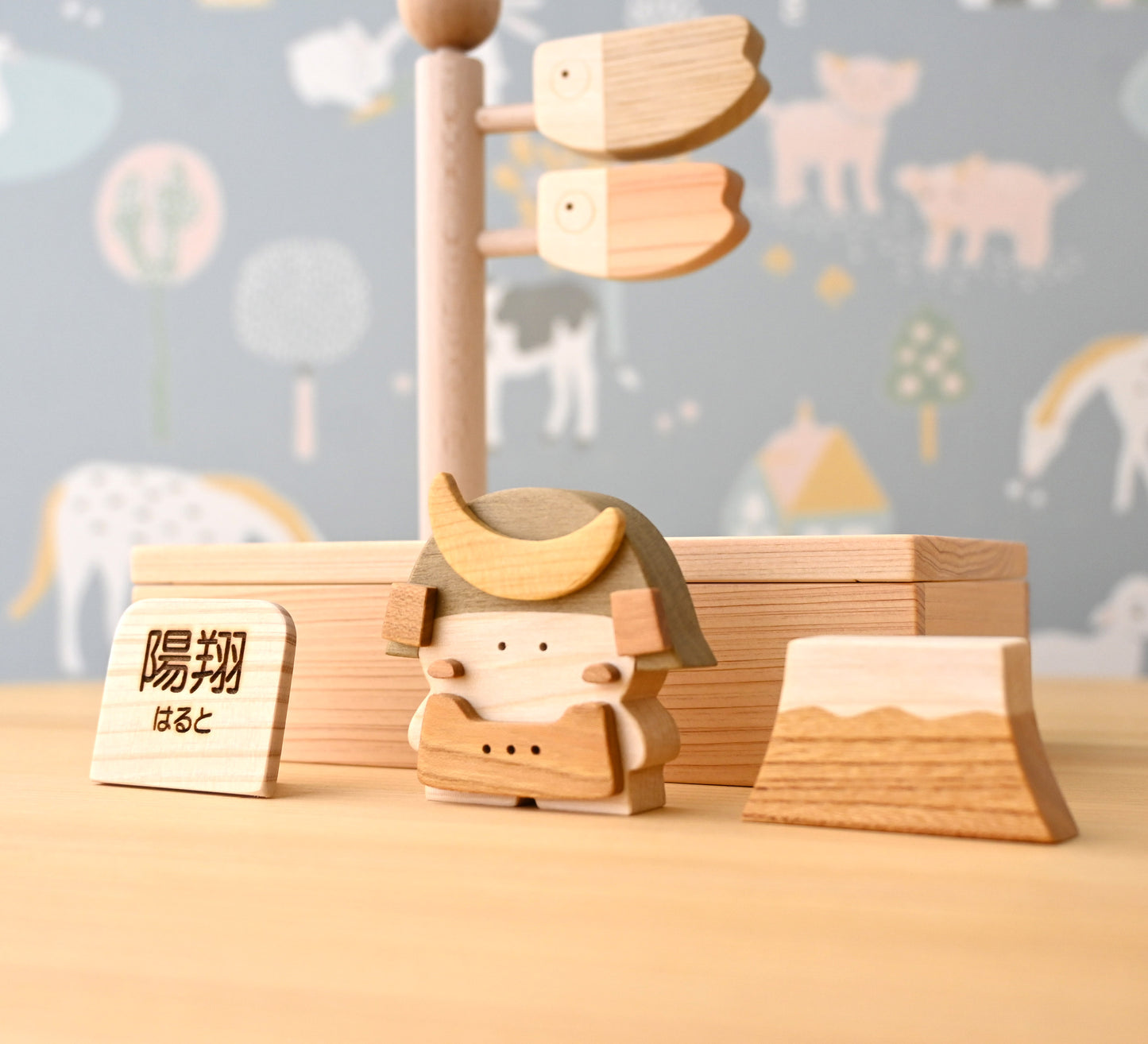 予約受付中　7月初旬完成予定｜木のおもちゃ作家の木製コンパクト兜飾り｜初節句・こどもの日のお祝い