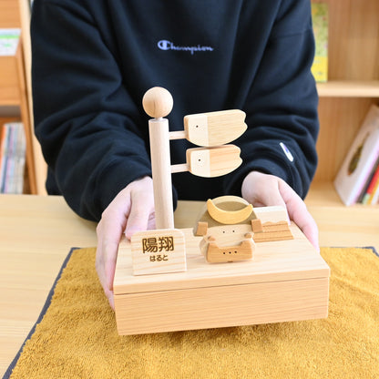 名入れ五月人形HIRO｜４月初旬発送｜木のおもちゃ作家の木製コンパクト兜飾り｜初節句・こどもの日のお祝い