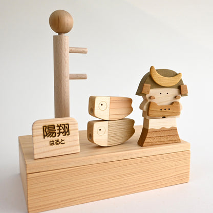 名入れ五月人形HIRO｜４月初旬発送｜木のおもちゃ作家の木製コンパクト兜飾り｜初節句・こどもの日のお祝い