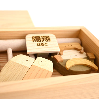 名入れ五月人形HIRO｜４月初旬発送｜木のおもちゃ作家の木製コンパクト兜飾り｜初節句・こどもの日のお祝い