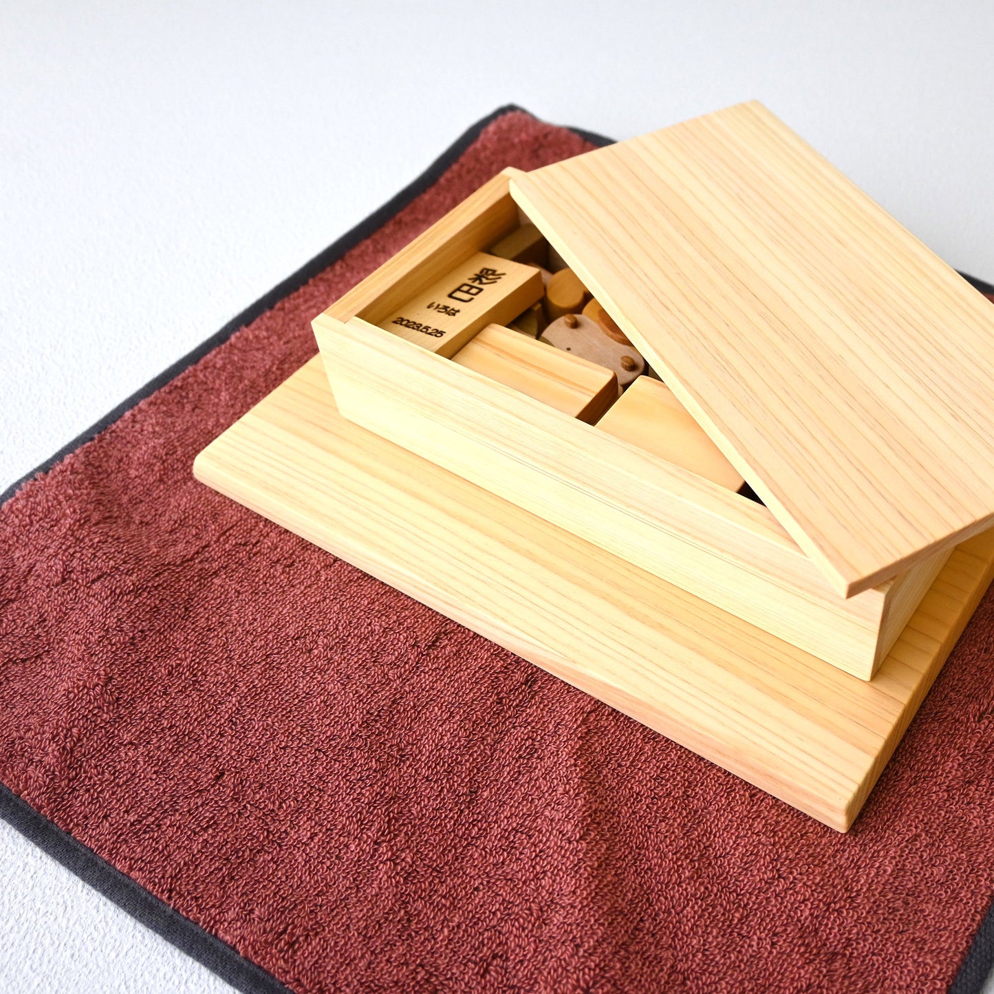 木のひな人形おはぎ