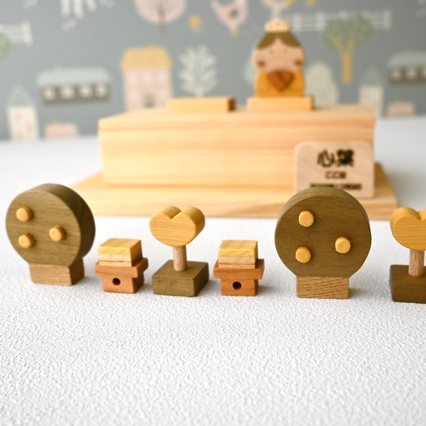 木のひな人形おはぎ